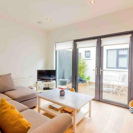 Newly Refurbished Traditional Cottage Blackrock Блэкрок Экстерьер фото