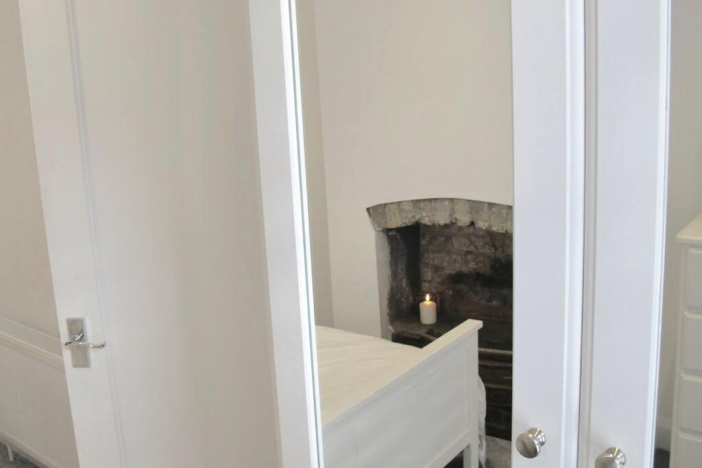 Newly Refurbished Traditional Cottage Blackrock Блэкрок Экстерьер фото