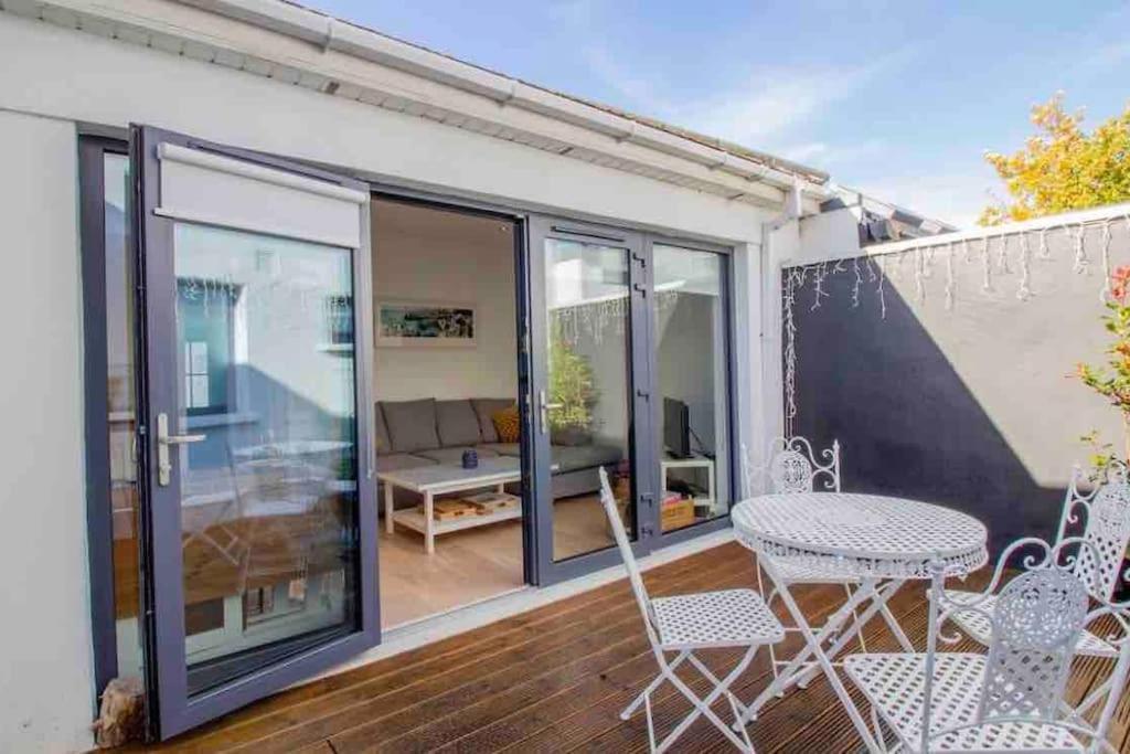 Newly Refurbished Traditional Cottage Blackrock Блэкрок Экстерьер фото