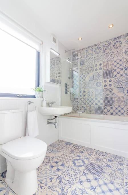 Newly Refurbished Traditional Cottage Blackrock Блэкрок Экстерьер фото