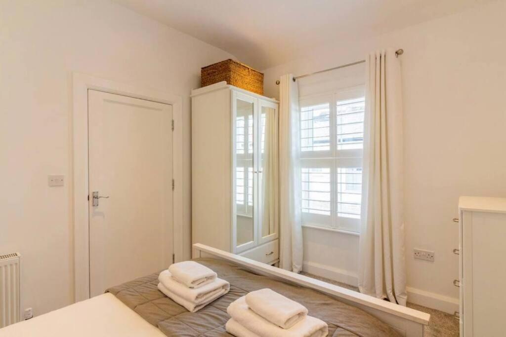 Newly Refurbished Traditional Cottage Blackrock Блэкрок Экстерьер фото