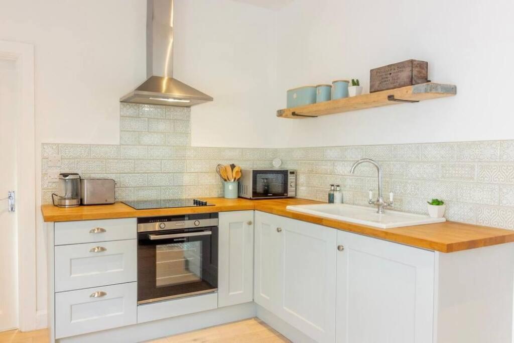 Newly Refurbished Traditional Cottage Blackrock Блэкрок Экстерьер фото