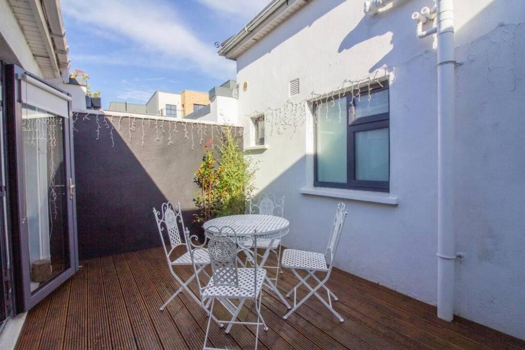 Newly Refurbished Traditional Cottage Blackrock Блэкрок Экстерьер фото